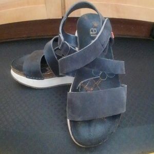 The Art co. Women's mojave platform sandals